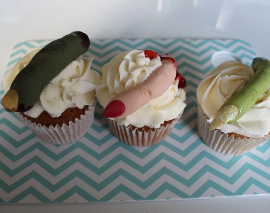 severed-finger-cupcakes-all