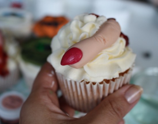 severed-finger-cupcakes16